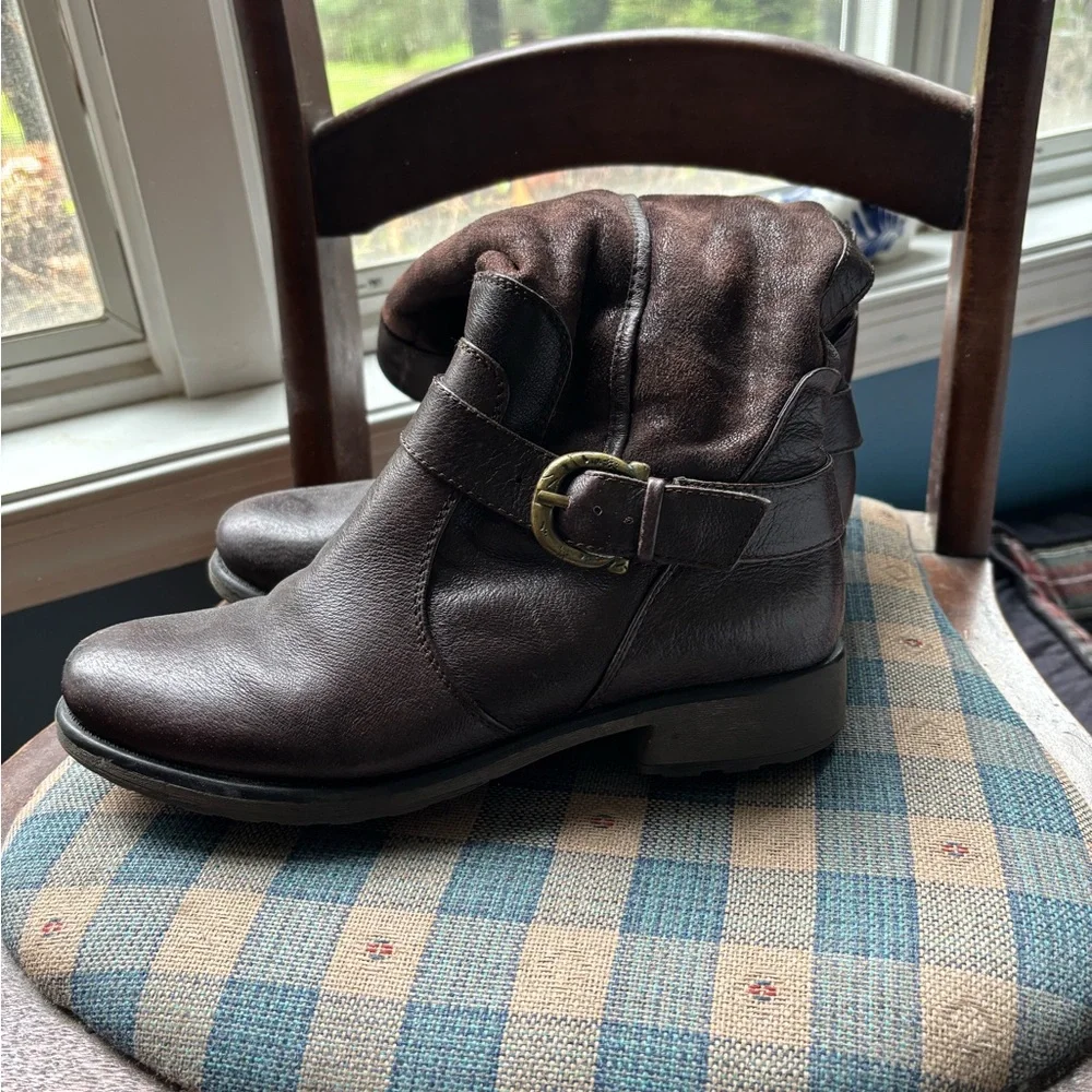 Brown Leather Women's Boots - Picture 2 of 10